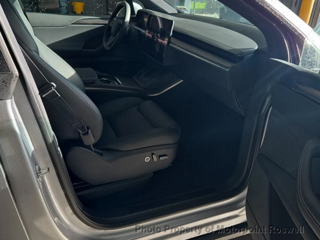 Tesla Model X photo 2