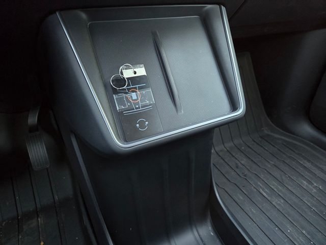 2026 Tesla Model Y  - 22997877 - 23