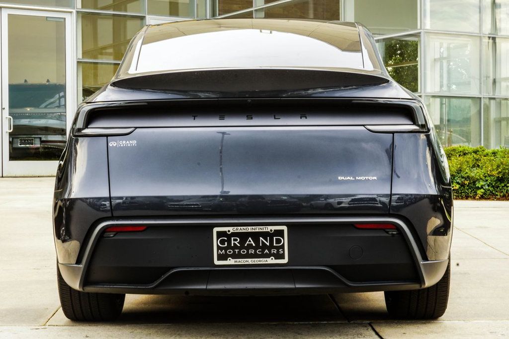 Tesla Model Y photo 11