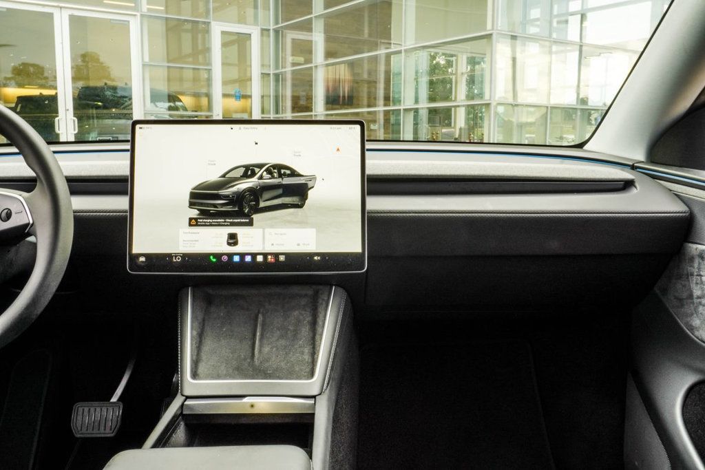 Tesla Model Y photo 18