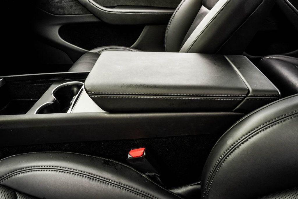 Tesla Model Y photo 20