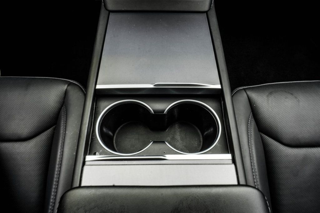 Tesla Model Y photo 21
