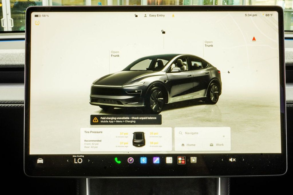 Tesla Model Y photo 22