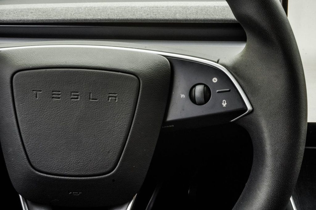 Tesla Model Y photo 26