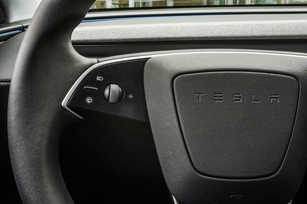Tesla Model Y photo 27