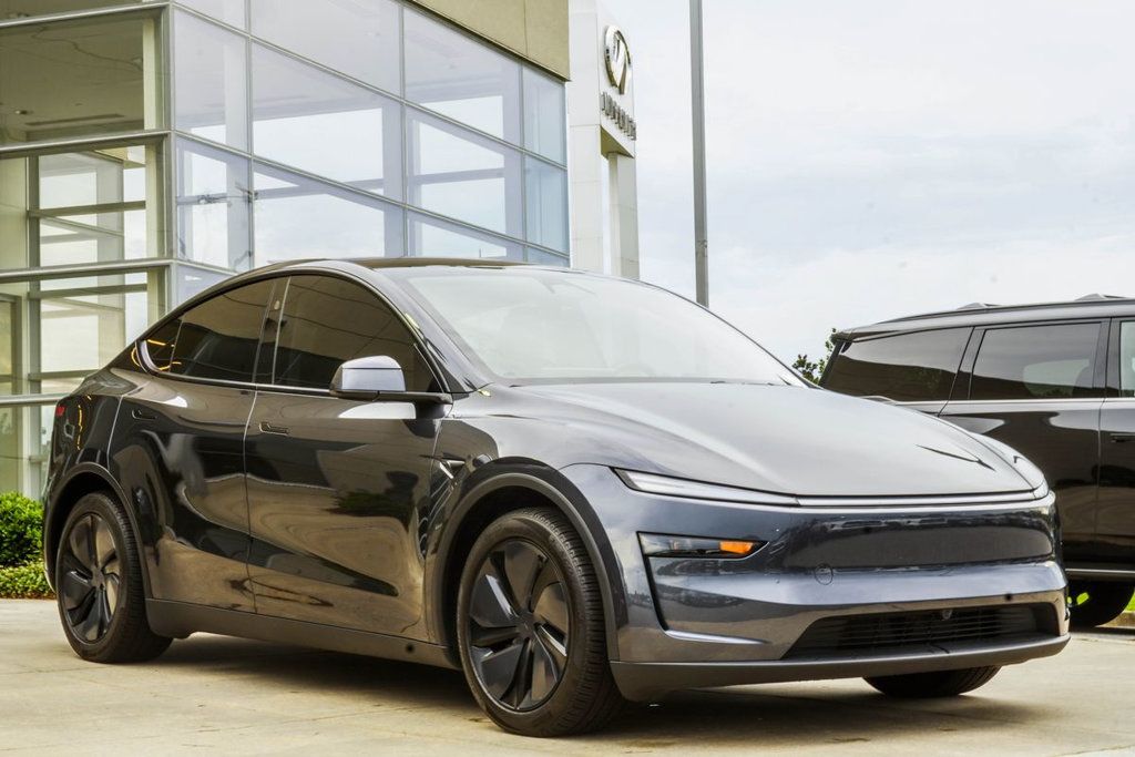 Tesla Model Y photo 4