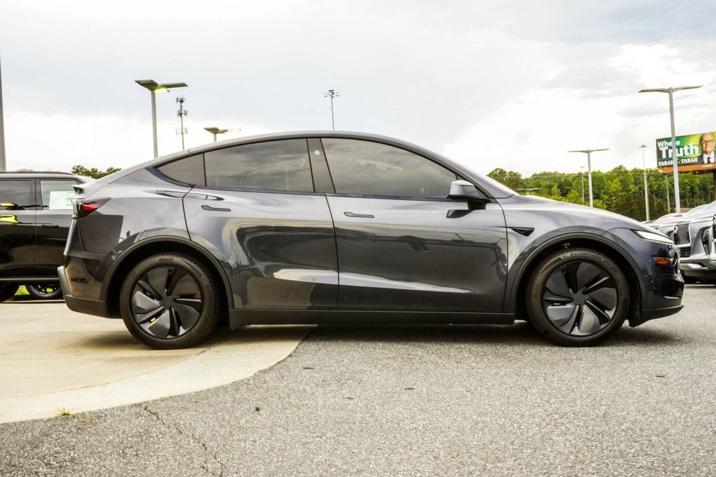 Tesla Model Y photo 6