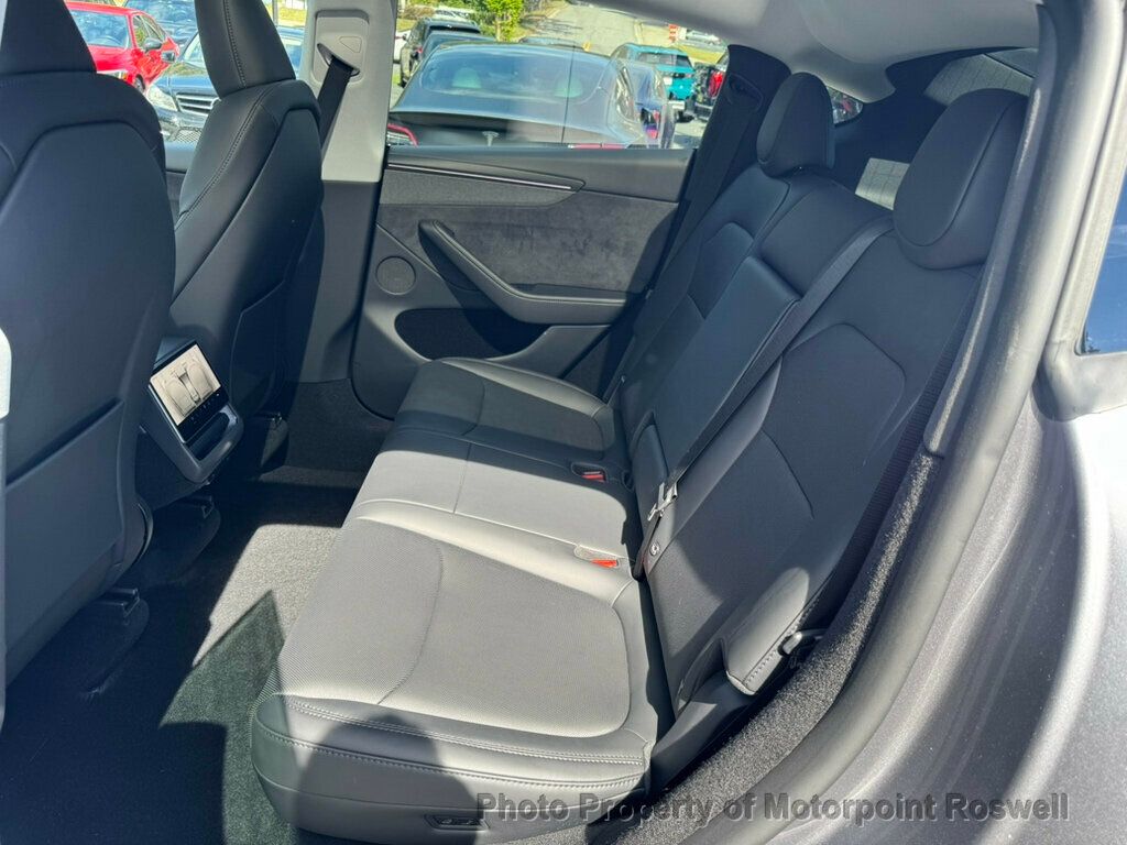 2026 Tesla Model Y photo 10