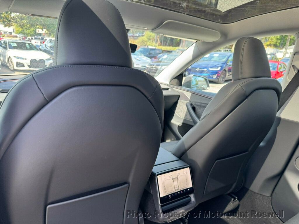 2026 Tesla Model Y photo 12