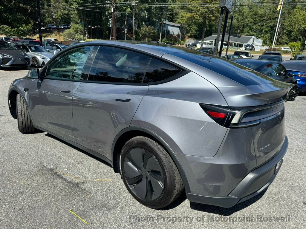2026 Tesla Model Y photo 3