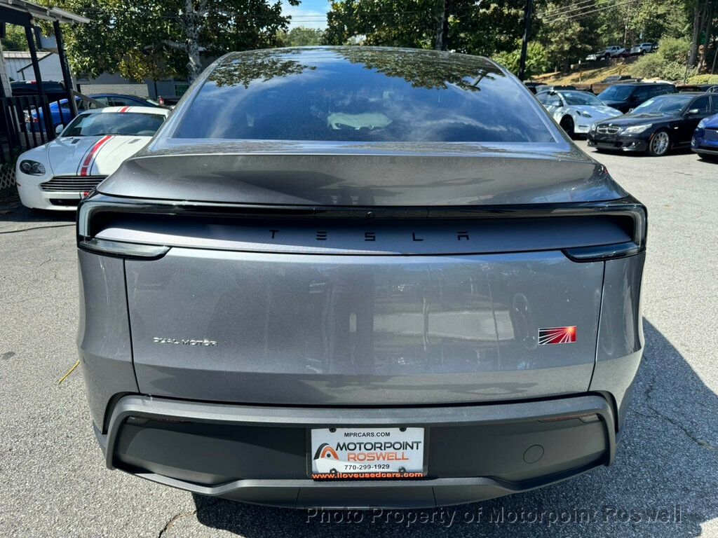 2026 Tesla Model Y photo 4