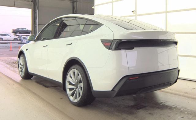 2026 Tesla Model Y Long Range AWD - 22970101 - 3