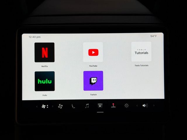 2026 Tesla Model Y Long Range AWD - 22978276 - 21