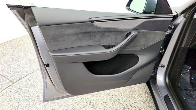 2026 Tesla Model Y Long Range AWD - 23098454 - 9
