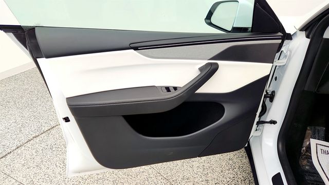 2026 Tesla Model Y Long Range AWD - 23008196 - 10