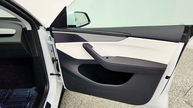 2026 Tesla Model Y Long Range AWD - 23008196 - 29