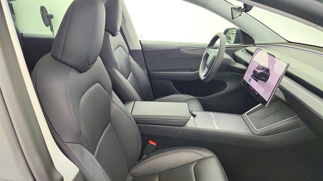 2026 Tesla Model Y Long Range AWD - 23062729 - 26