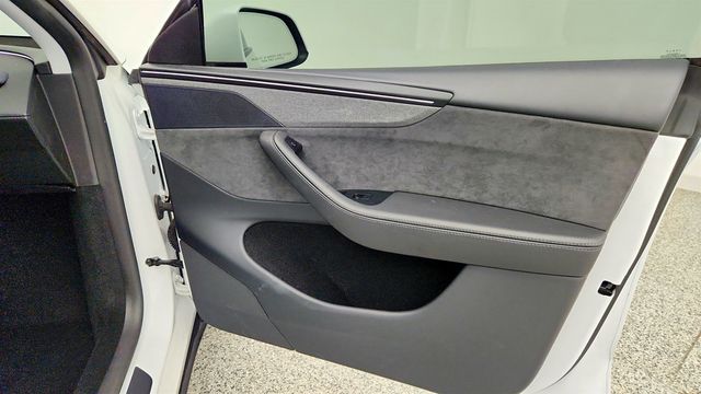 2026 Tesla Model Y Long Range AWD - 23065980 - 27