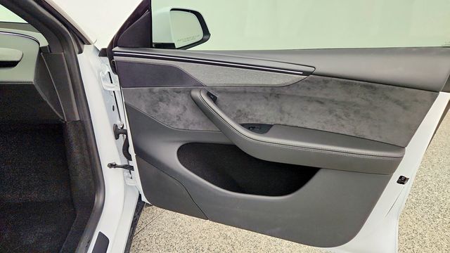2026 Tesla Model Y Long Range AWD - 23093274 - 27