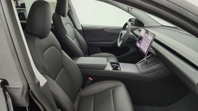 2026 Tesla Model Y Long Range AWD - 23094609 - 28