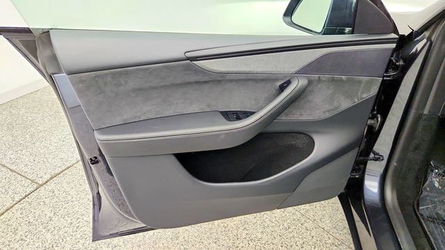 2026 Tesla Model Y Long Range AWD - 23095727 - 10