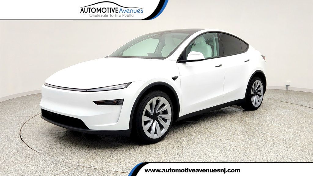 2026 Tesla Model Y Long Range AWD w/ White & Black Premium Interior - 23008196 | Video 1