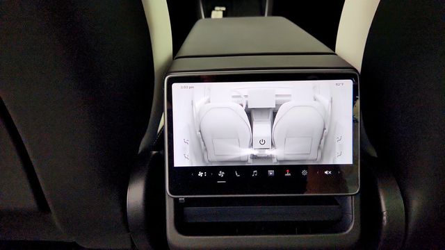 2026 Tesla Model Y Long Range AWD w/ White & Black Premium Interior - 23008196 - 24