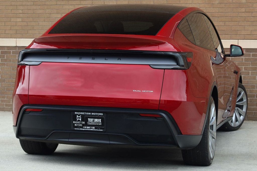 Tesla Model Y photo 11