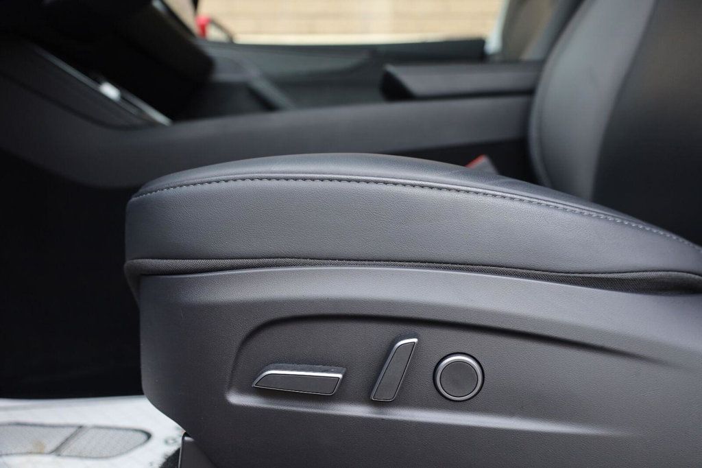 Tesla Model Y photo 19