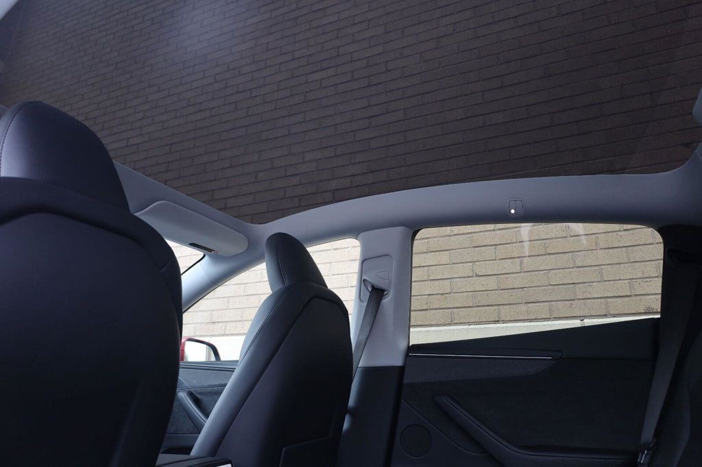 Tesla Model Y photo 23