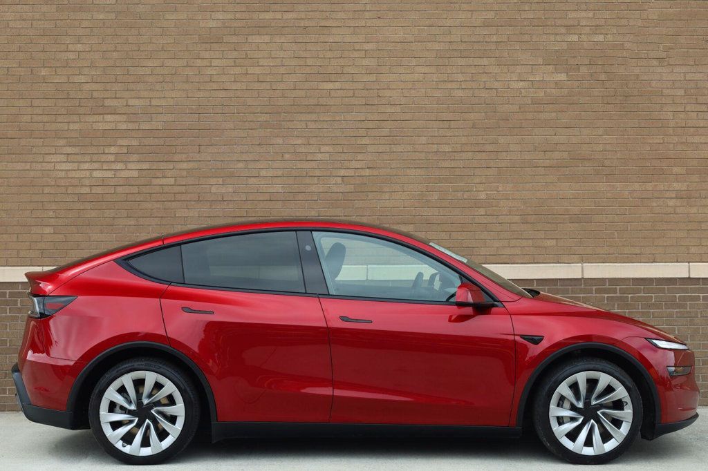 Tesla Model Y photo 3