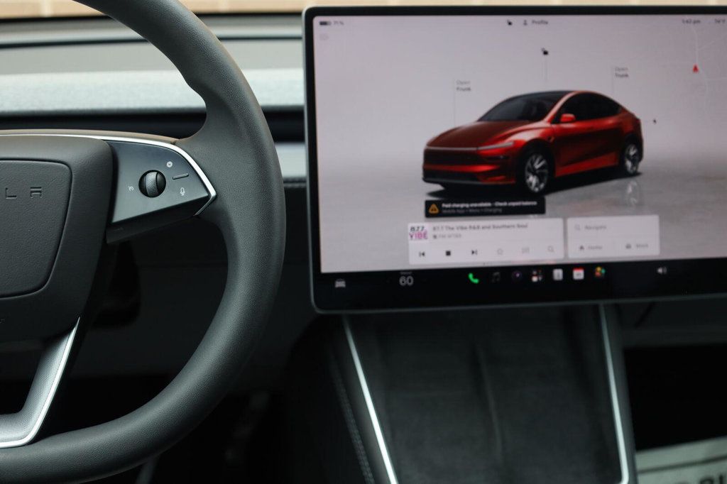 Tesla Model Y photo 34