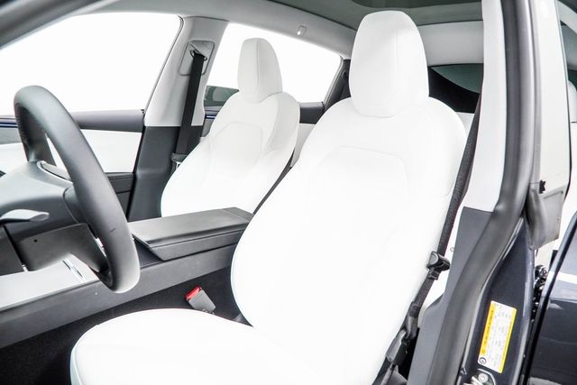 2026 Tesla Model Y Long Range Launch Series AWD - 22953623 - 31