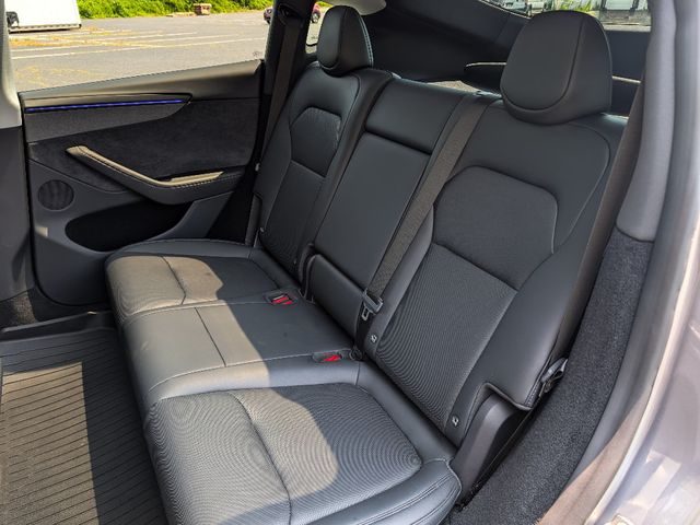 2026 Tesla Model Y Long Range Launch Series AWD - 23043529 - 17