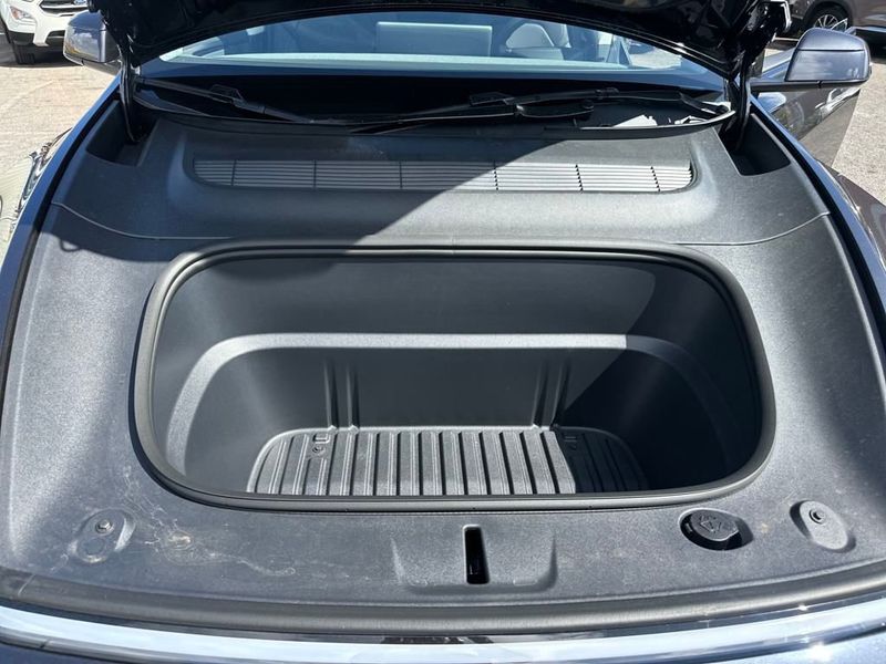 2026 Tesla Model Y Long Range photo 17