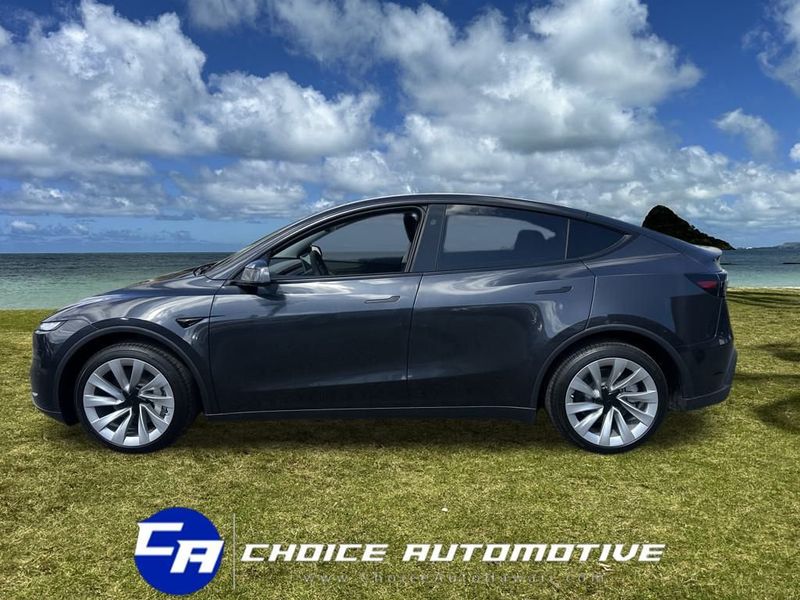 2026 Tesla Model Y Long Range photo 3