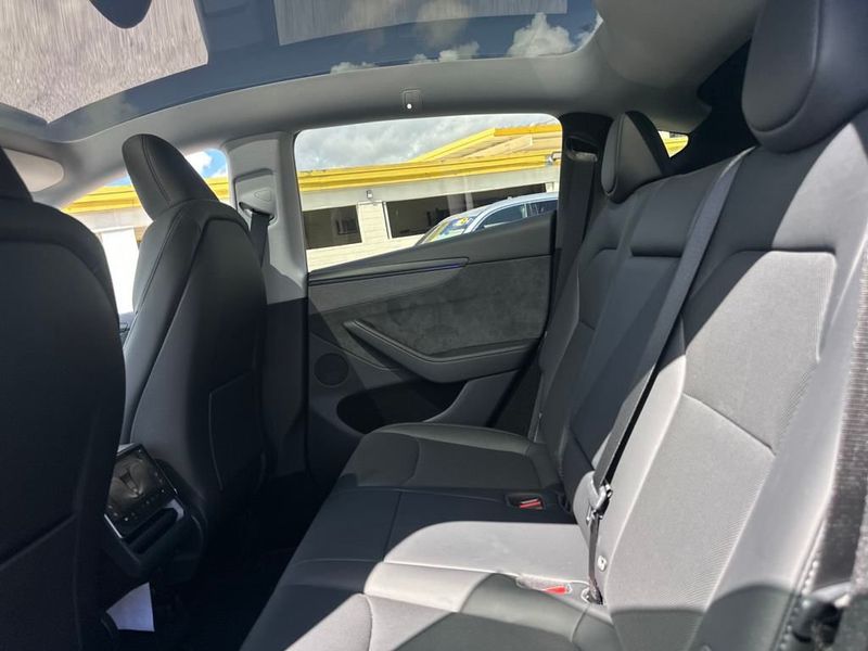 2026 Tesla Model Y Long Range RWD - 22951079 - 13