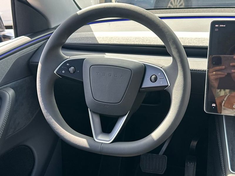 2026 Tesla Model Y Long Range RWD - 22951079 - 16