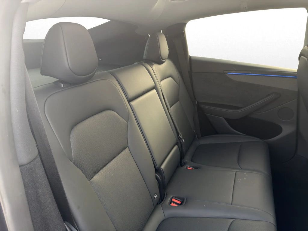 2026 Tesla Model Y Long Range RWD - 22972768 - 19