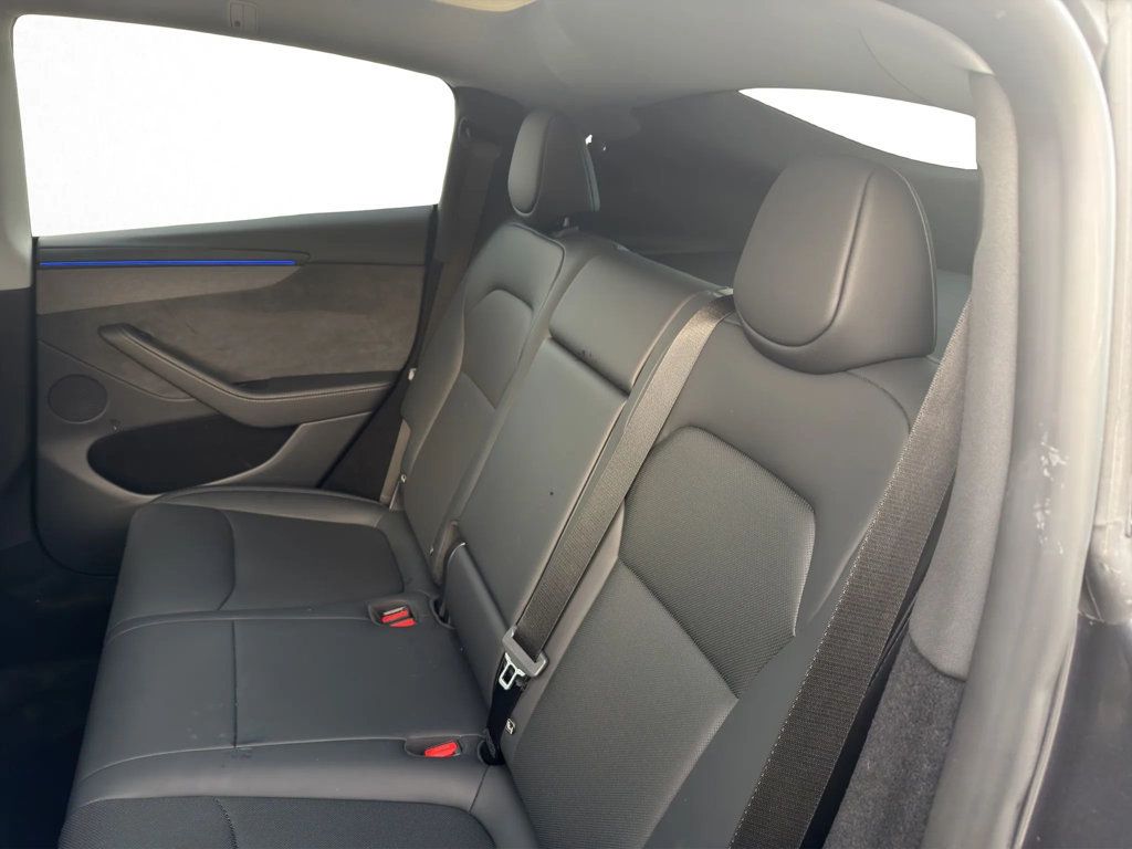 2026 Tesla Model Y Long Range RWD - 23064616 - 11