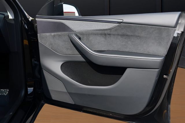 2026 Tesla Model Y Long Range RWD - 23063077 - 29