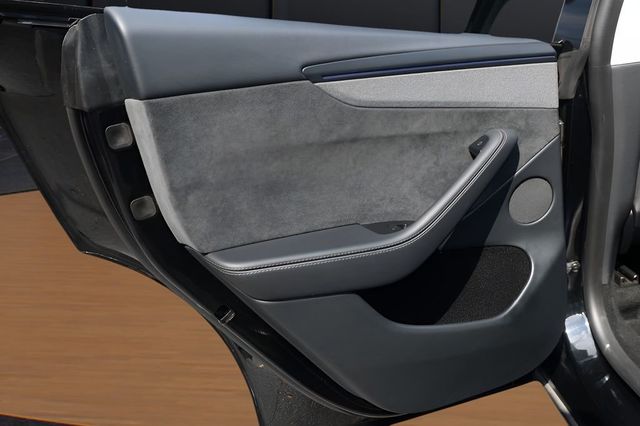 2026 Tesla Model Y Long Range RWD - 23063077 - 37