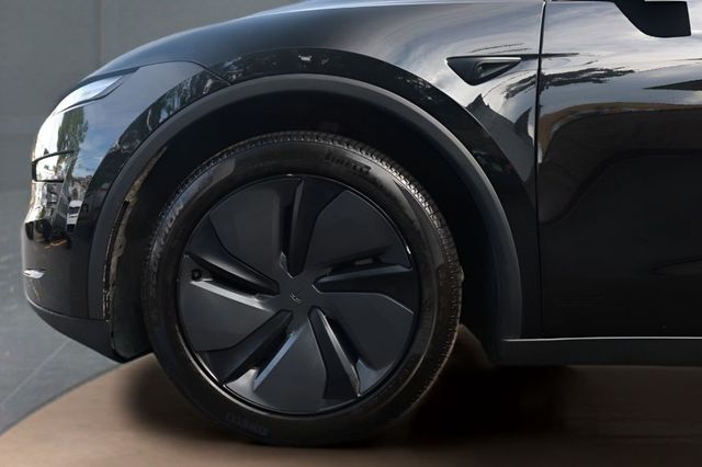 2026 Tesla Model Y Long Range RWD - 23063077 - 4