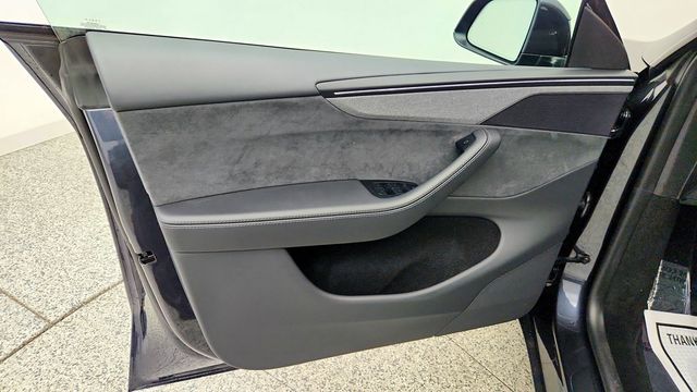 2026 Tesla Model Y Long Range RWD - 23097877 - 9
