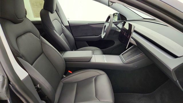 2026 Tesla Model Y Long Range RWD - 23097877 - 26