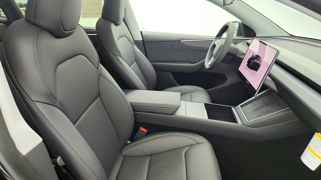 2026 Tesla Model Y Long Range RWD (357-mile range) - 22975896 - 26