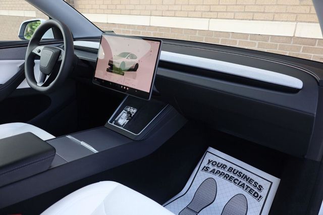 2026 Tesla Model Y Premium - 23055207 - 29