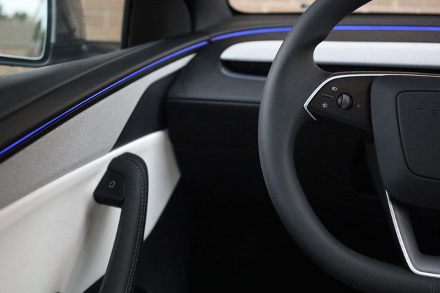 2026 Tesla Model Y Premium - 23092843 - 32