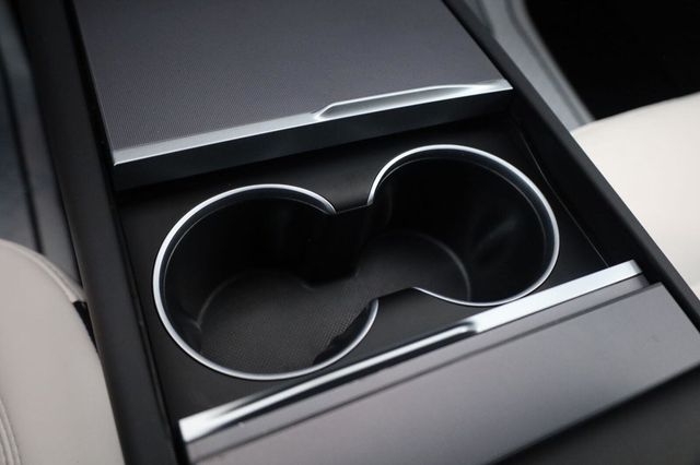 2026 Tesla Model Y Premium - 23092843 - 36