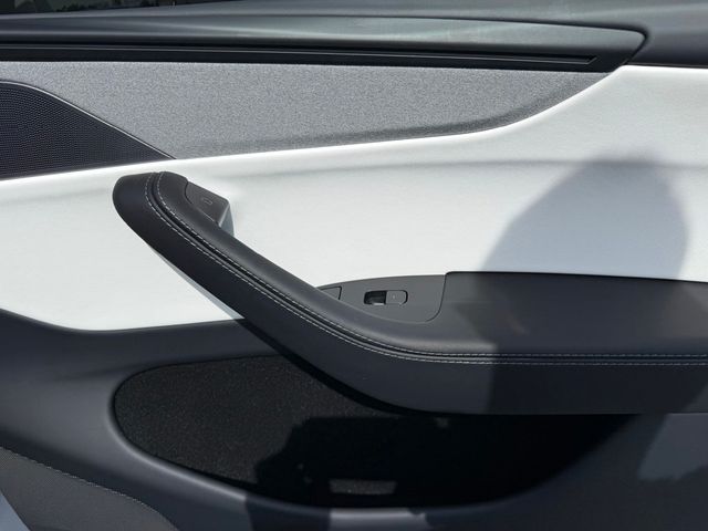 2026 Tesla Model Y Premium AWD - 23041181 - 32